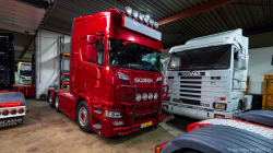 20250330-Tom-Holding-00339 20250330-Tom-Holding-00339